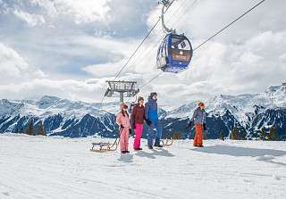 Familie Klosters Winter