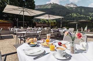 Garten Tisch Sunstar Hotel Klosters Schweiz s