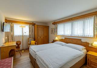 Doppelzimmer Superior 29 Sunstar Hotel Klosters Schweiz s